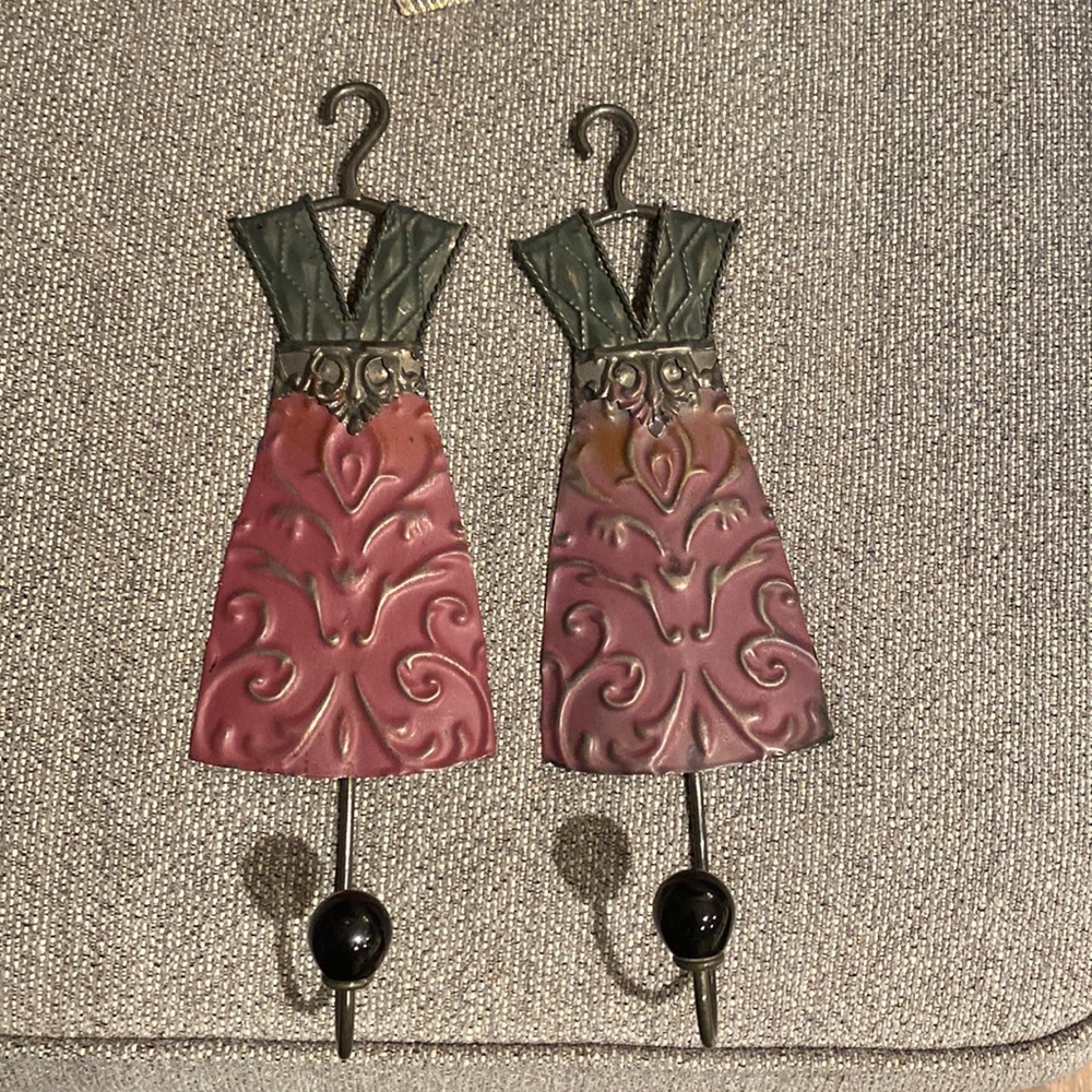 Two cute little hooks